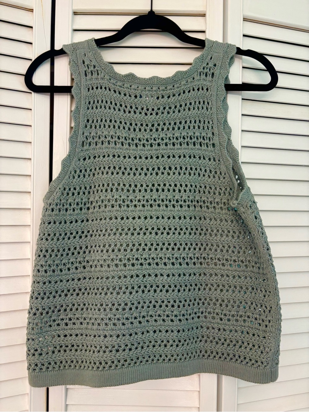 Women’s Gap Crochet Sleeveless Sweater Vest Medium